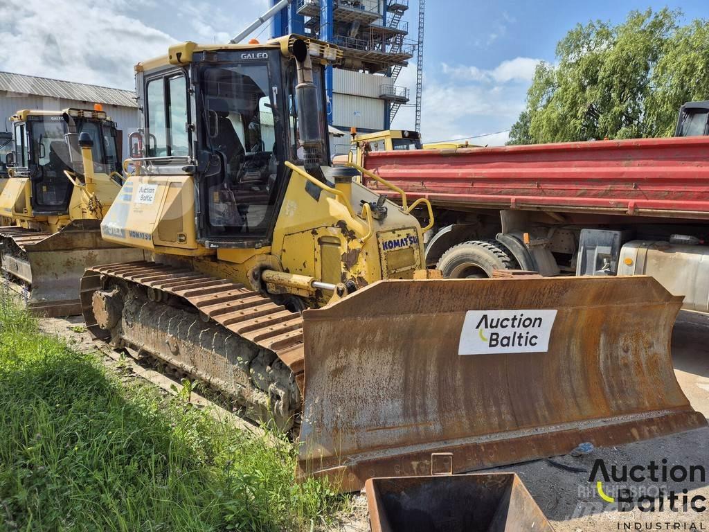 Komatsu D51 Kāpurķēžu buldozeri