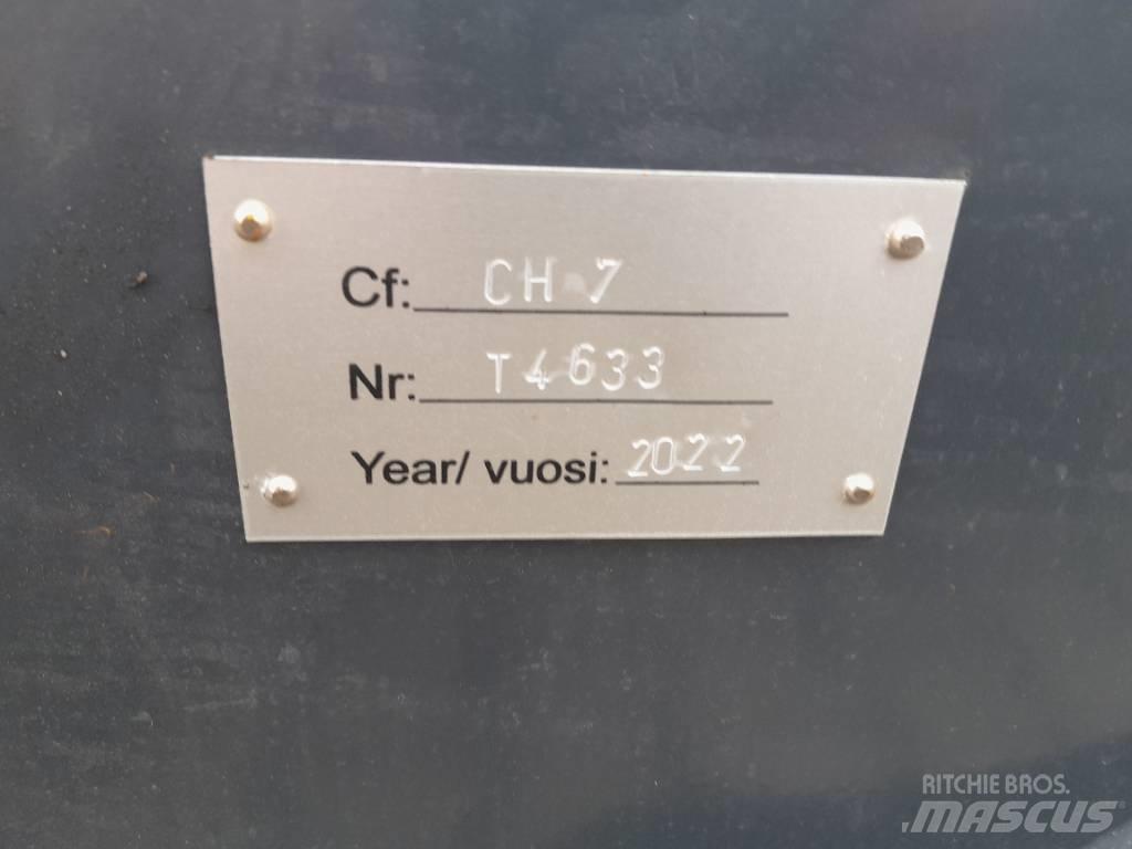 John Deere 1270G Strēles un kausi