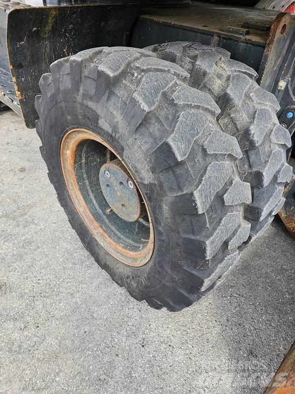 Komatsu PW 148-8 Ekskavatori uz riteņiem