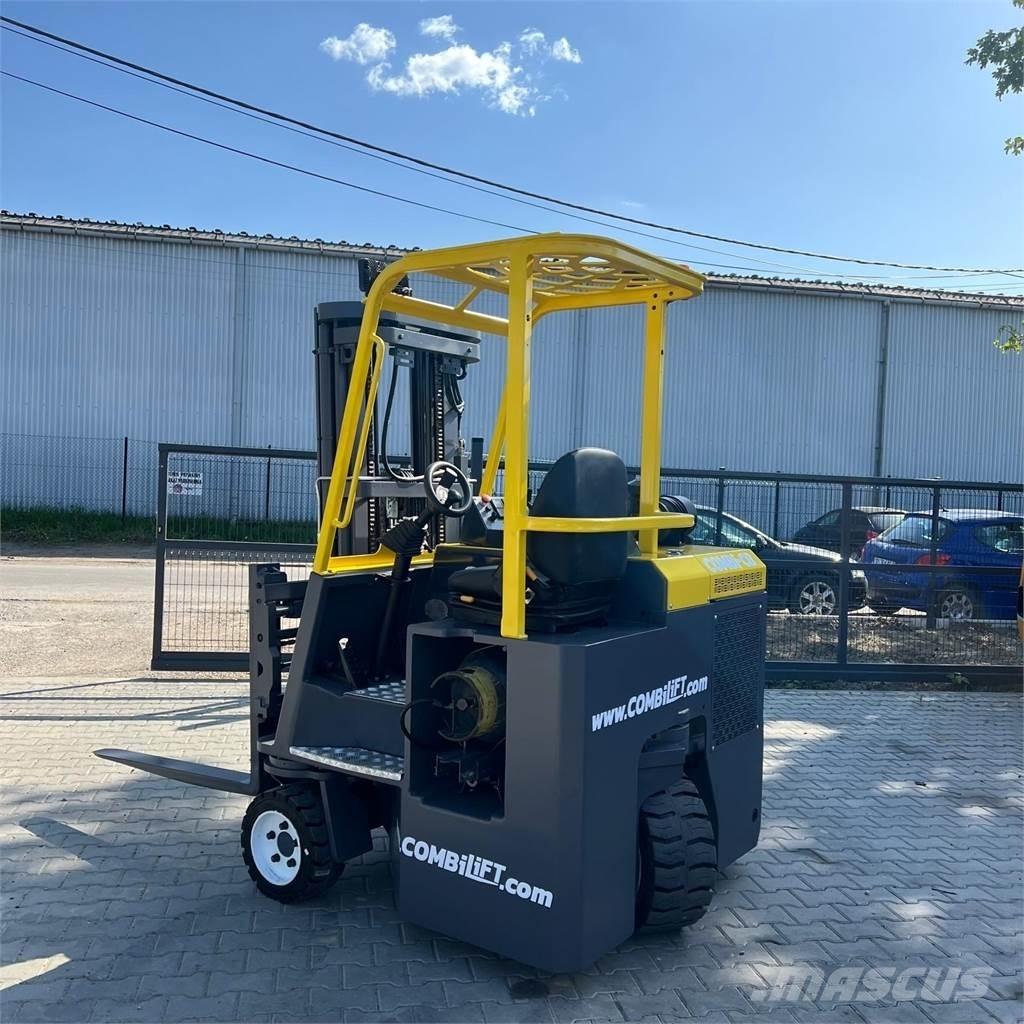 Combilift CBE 3000 Četru virzienu krāvēji