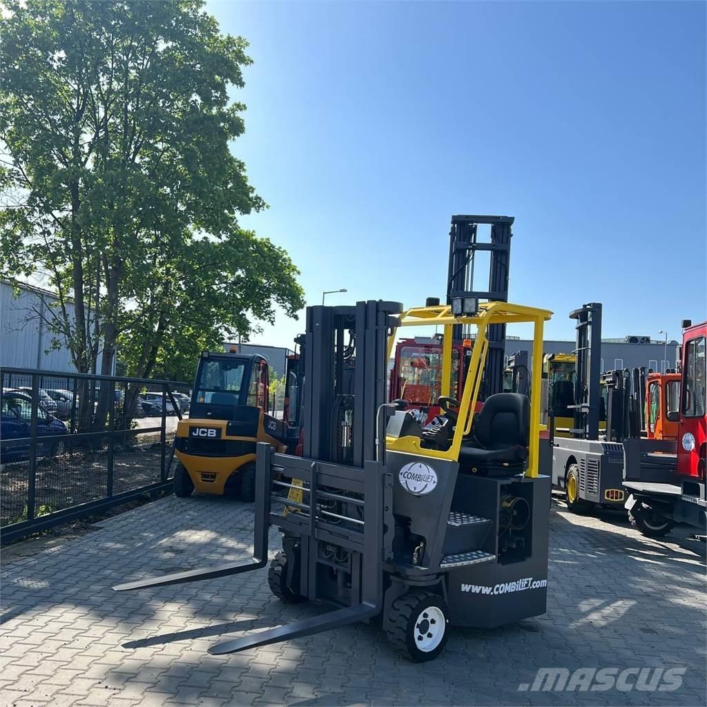 Combilift CBE 3000 Četru virzienu krāvēji