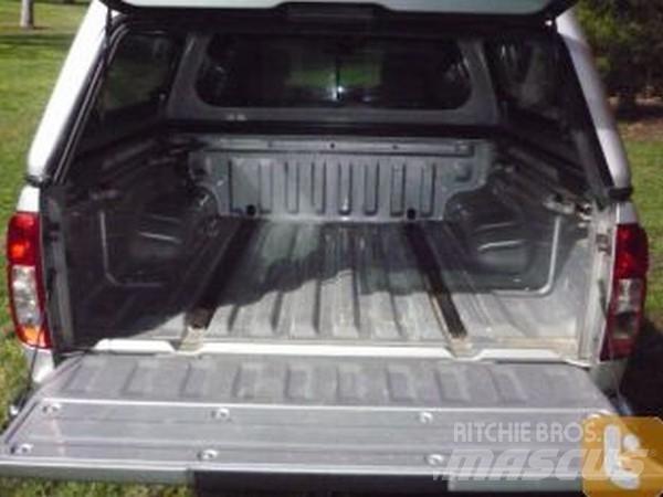 Nissan NAVARA ST-X Preču pārvadāšanas furgoni