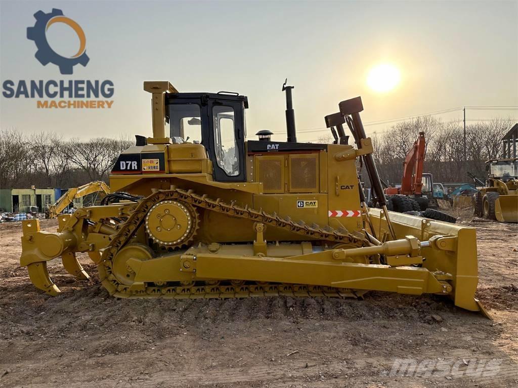 CAT D7R Kāpurķēžu buldozeri