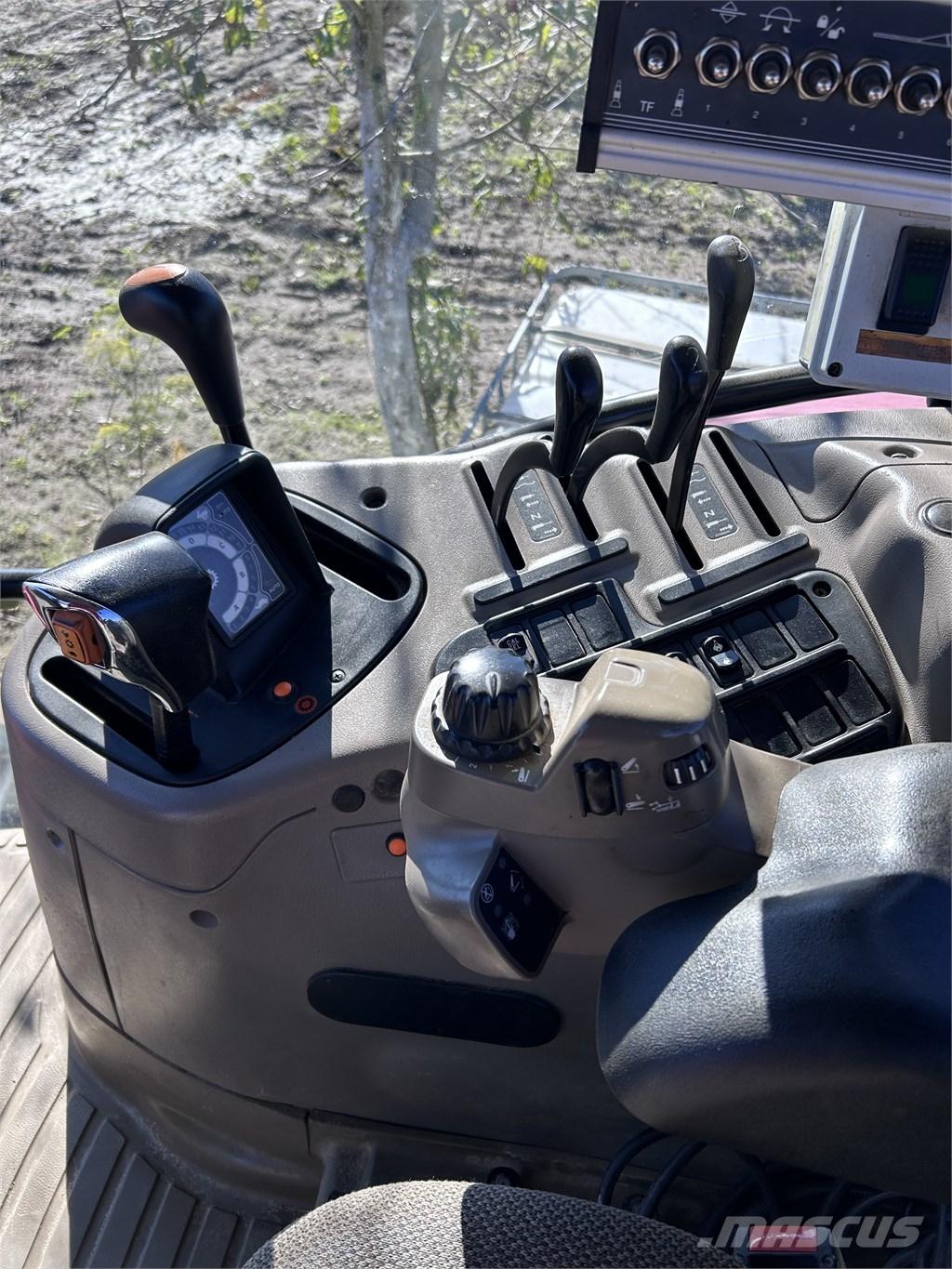 CASE Maxxum 125 Traktori