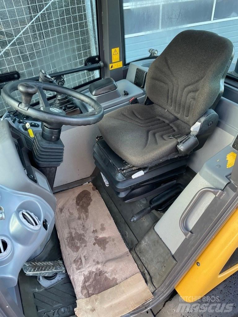 Volvo L28F Mini iekrāvēji