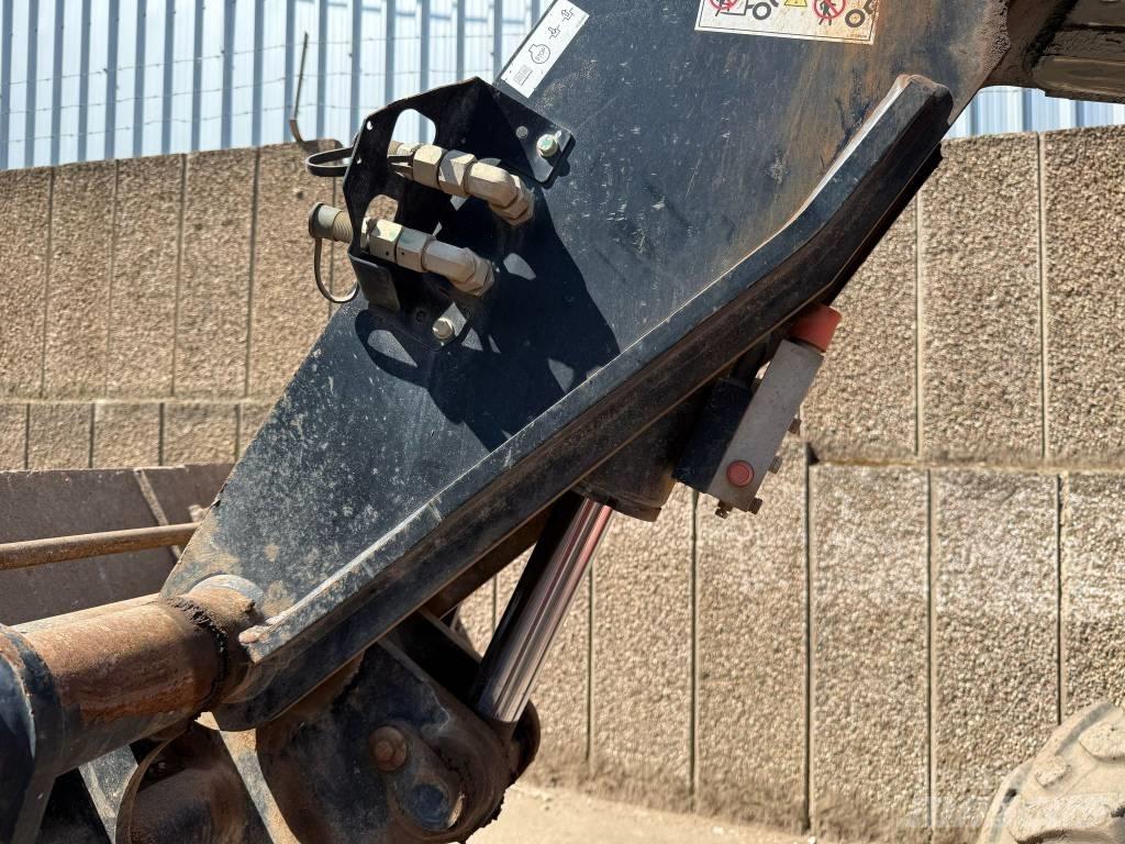 Manitou MT 733 Teleskopiskie manipulatori