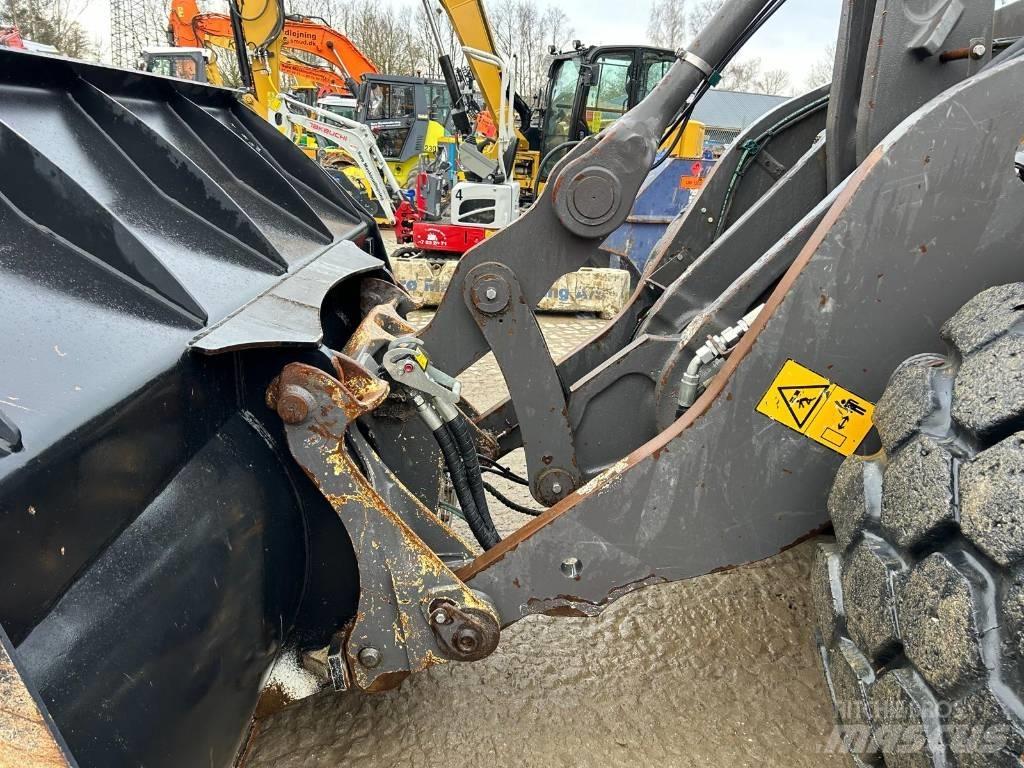 Volvo L 120 H Iekrāvēji uz riteņiem
