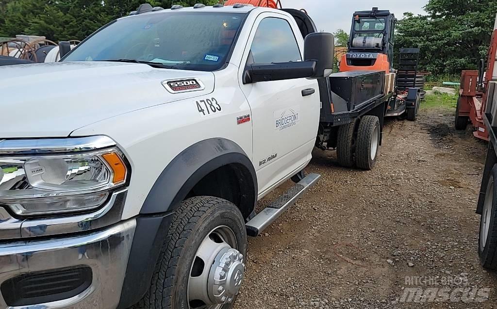 RAM 5500 Platformas/izkraušana no sāniem