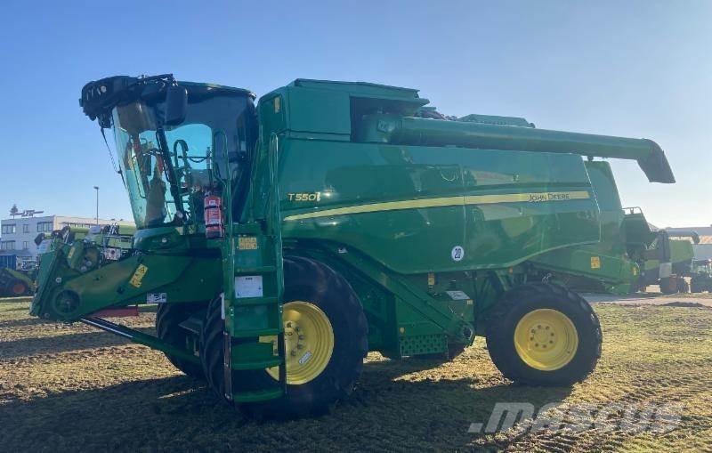 John Deere T 550 i Ražas novākšanas kombaini