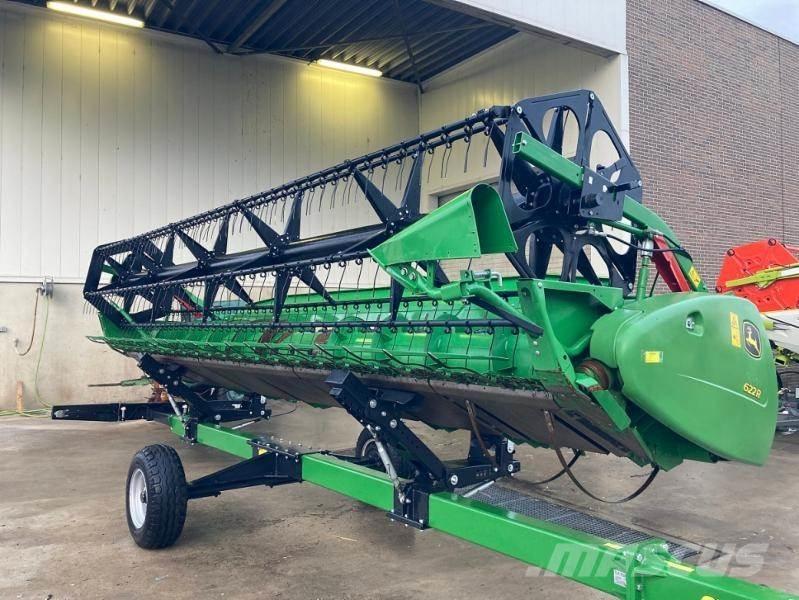 John Deere T 550 i Ražas novākšanas kombaini