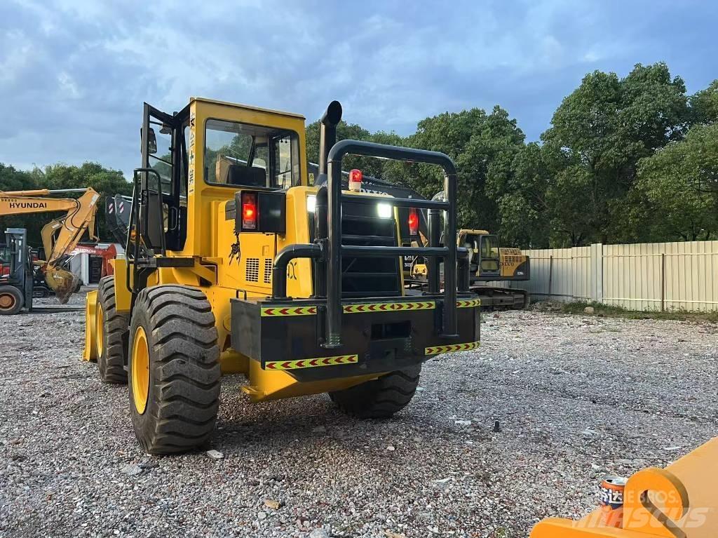Komatsu WA 320-3 Iekrāvēji uz riteņiem