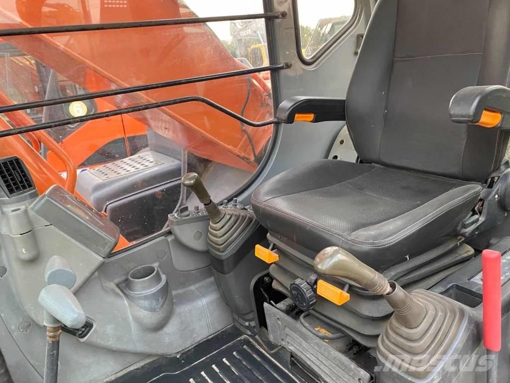 Hitachi ZX 210 Kāpurķēžu ekskavatori