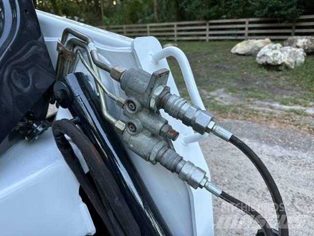 Bobcat S 450 Lietoti riteņu kompaktiekrāvēji