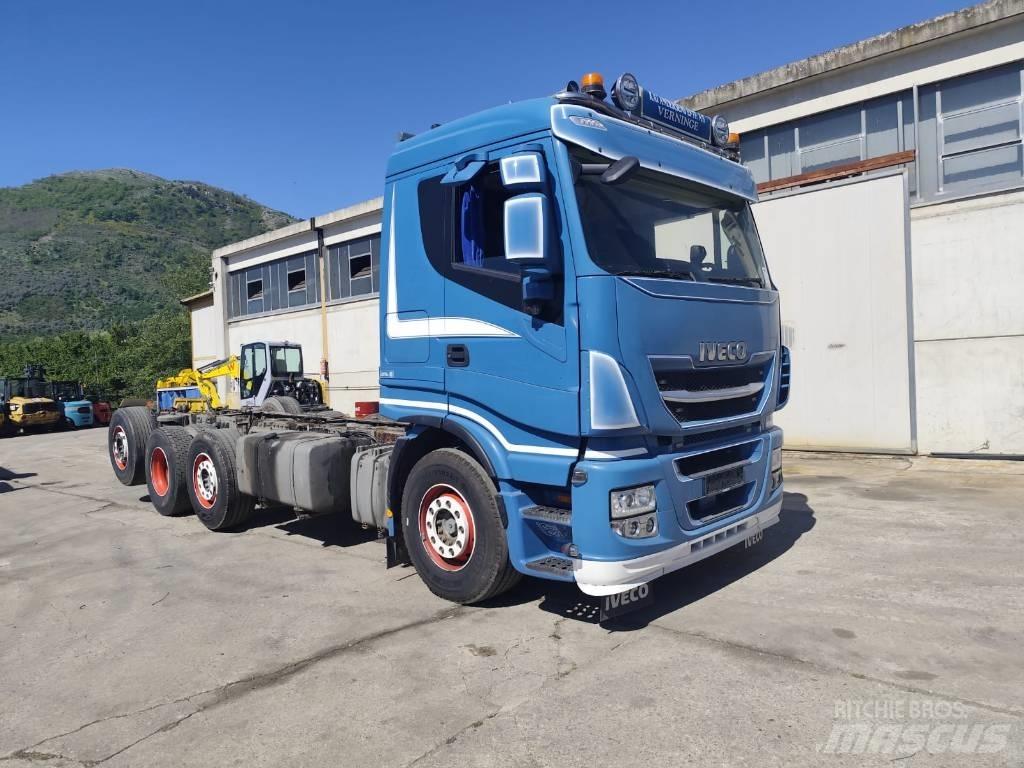 Iveco Stralis 320S50 Platformas/kravas mašīnas ar vinču