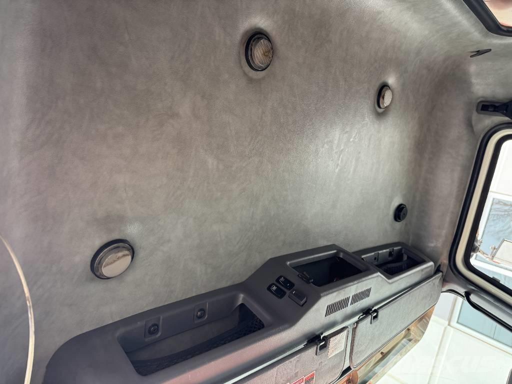 Mack GU813 Pašizgāzējs