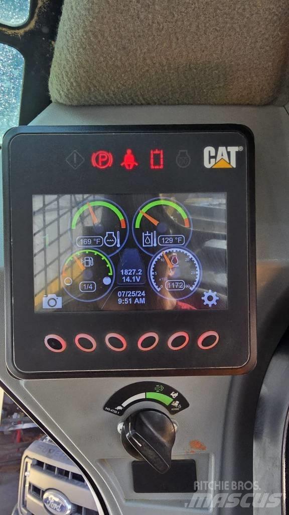 CAT 259D3 Lietoti riteņu kompaktiekrāvēji