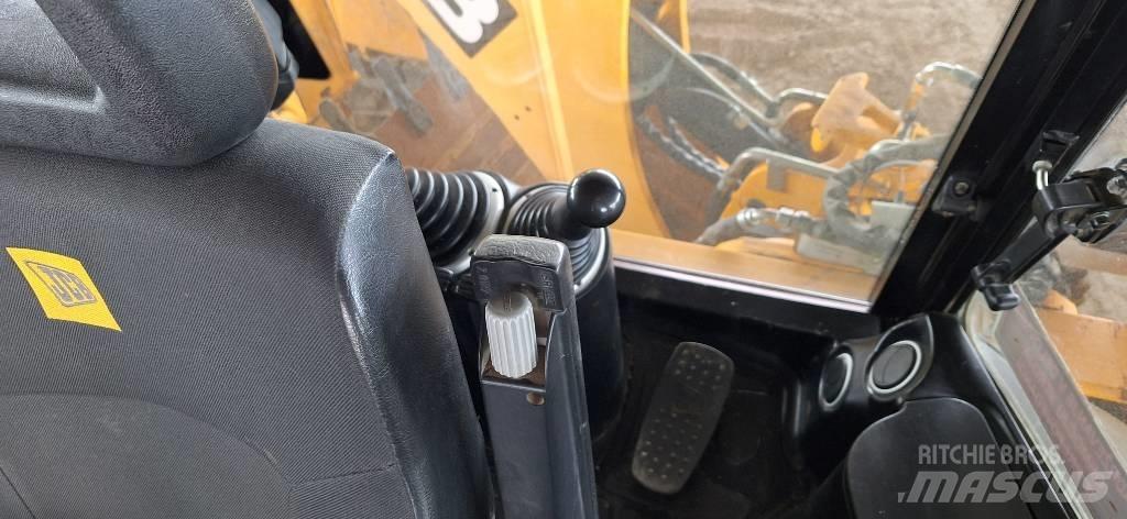 JCB 3 CX Ekskavatori-iekrāvēji