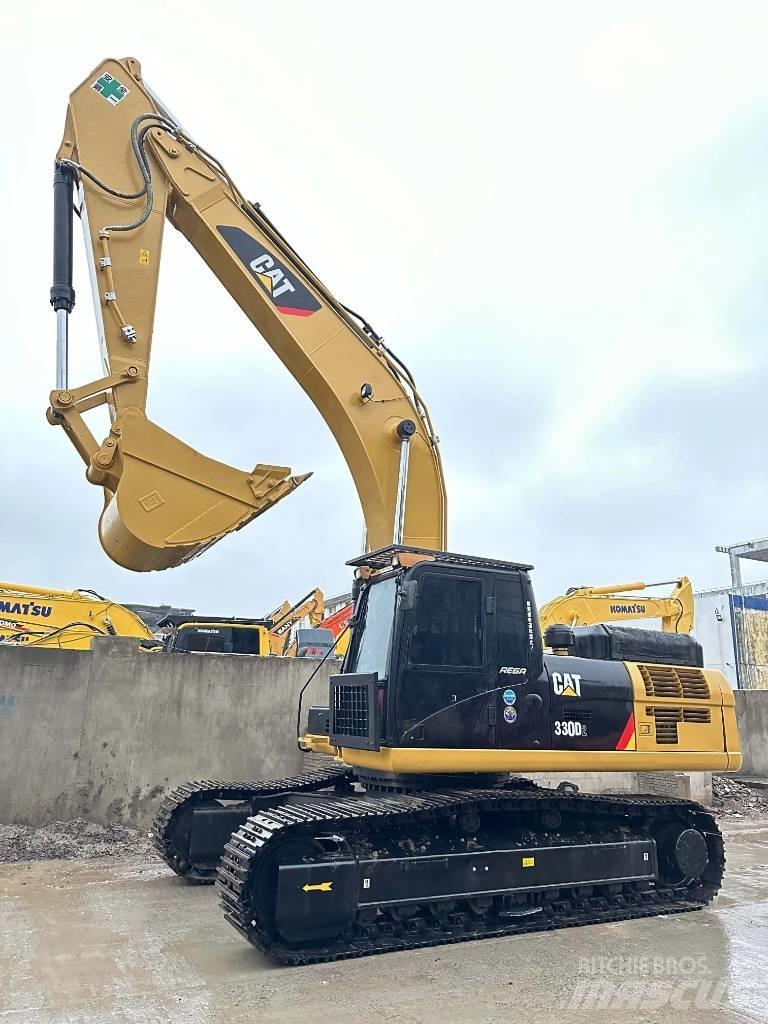 CAT 330 D2 Vidēja lieluma ekskavatori 7 t - 12 t