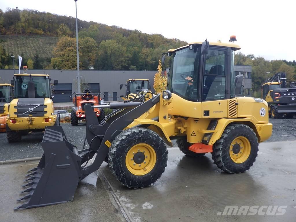 Volvo L 30 G Iekrāvēji uz riteņiem