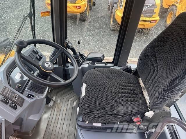 Volvo L 30 G Iekrāvēji uz riteņiem