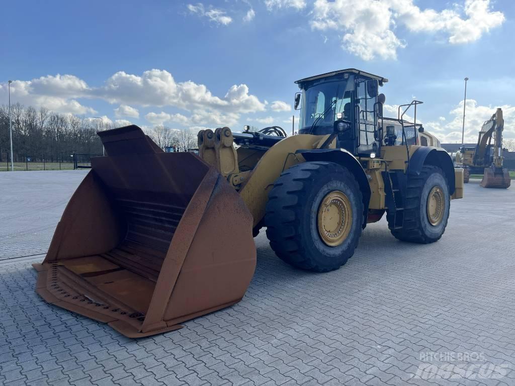 CAT 982M Iekrāvēji uz riteņiem