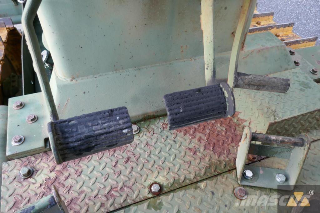 CAT D7G Ex-army Kāpurķēžu buldozeri