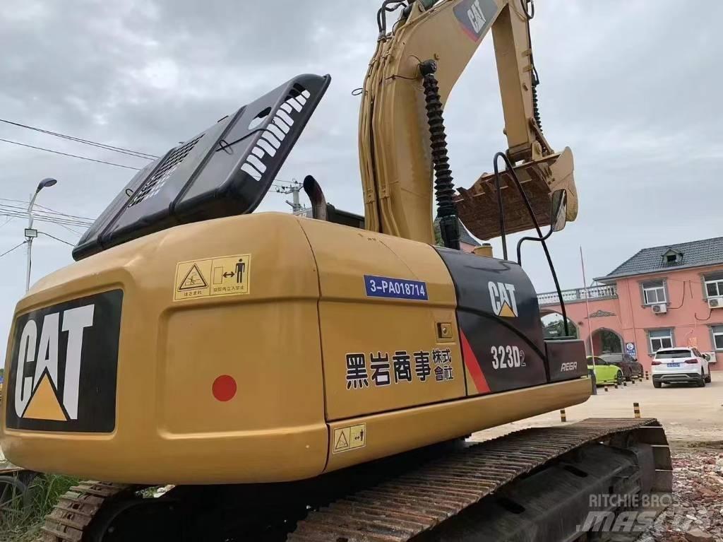 CAT 323 D L Kāpurķēžu ekskavatori