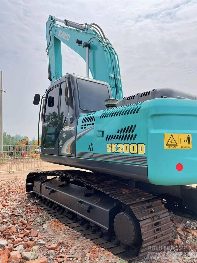 Kobelco 200 Kāpurķēžu ekskavatori