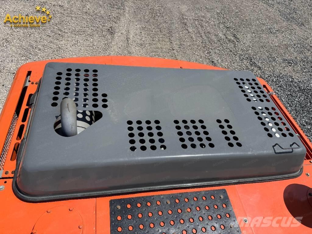 Hitachi ZX 210 Kāpurķēžu ekskavatori