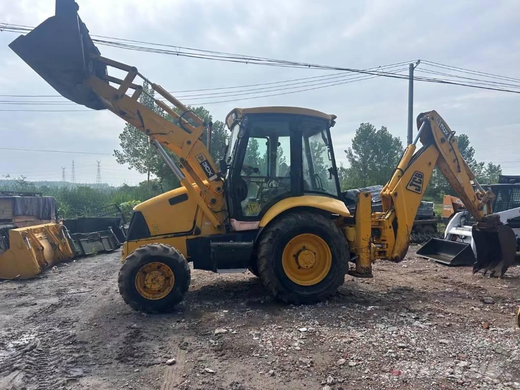 JCB 3CX Ekskavatori-iekrāvēji