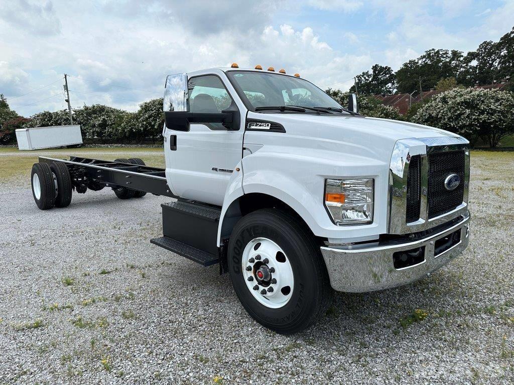 Ford F 750 Šasija ar kabīni