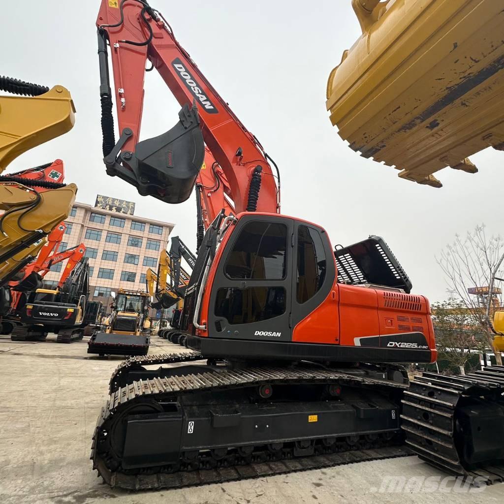 Doosan DX225LC-9C Kāpurķēžu ekskavatori
