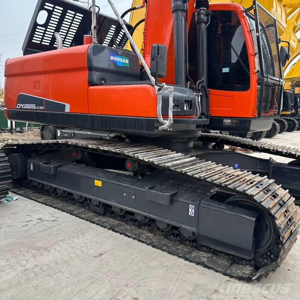 Doosan DX225LC-9C Kāpurķēžu ekskavatori