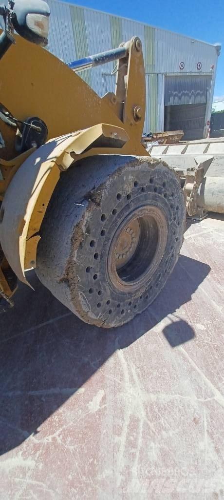 CAT 930 M Iekrāvēji uz riteņiem
