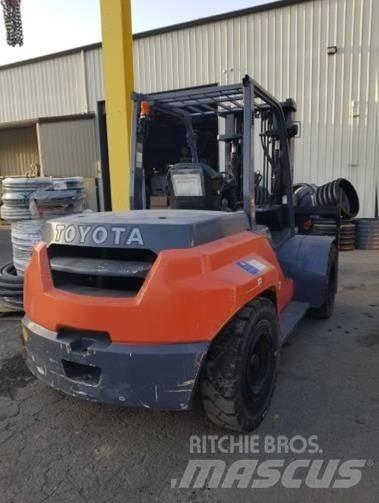 Toyota 8FD70U Tehnika ar dīzeļa dzinēju