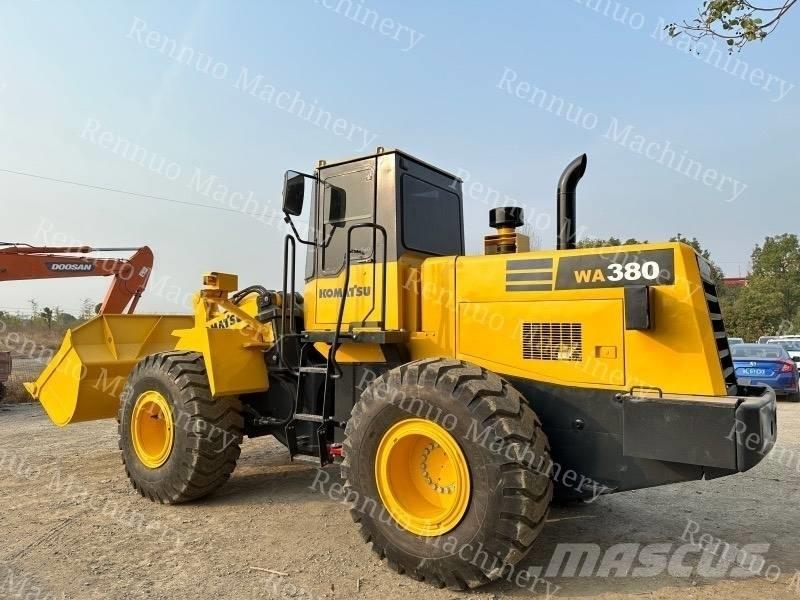 Komatsu WA380 Iekrāvēji uz riteņiem