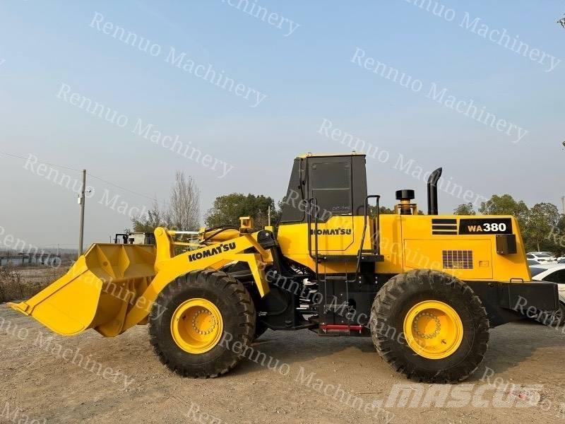Komatsu WA380 Iekrāvēji uz riteņiem
