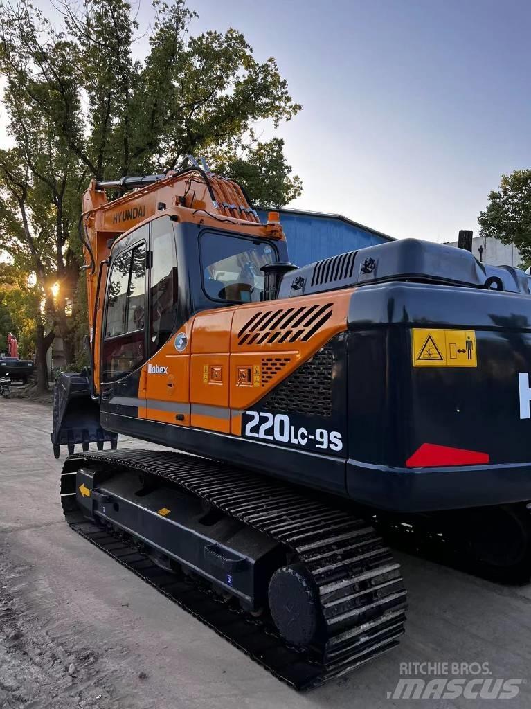 Hyundai 220LC-9S Kāpurķēžu ekskavatori