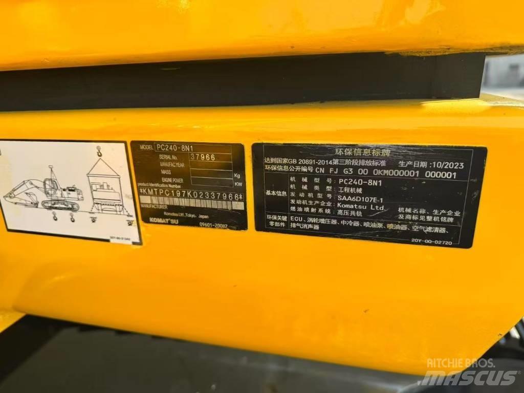 Komatsu 240-8N1 Kāpurķēžu ekskavatori