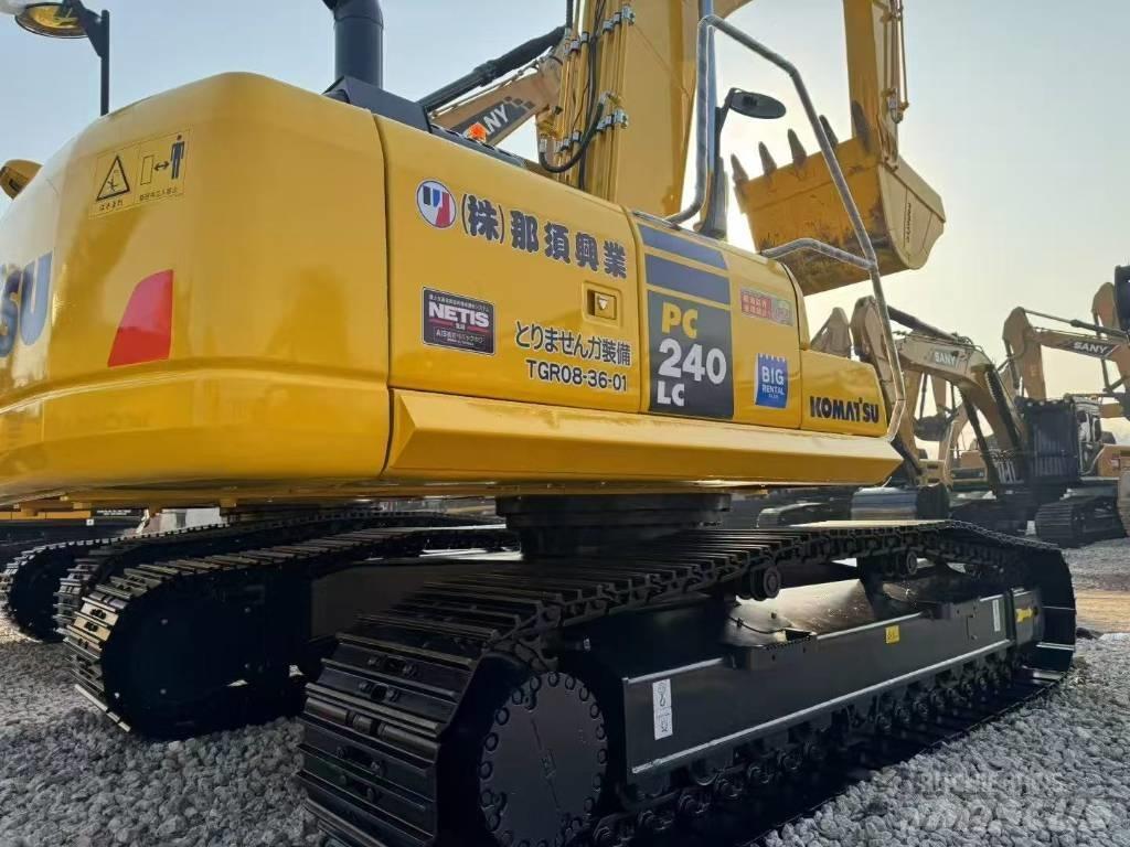 Komatsu 240-8N1 Kāpurķēžu ekskavatori