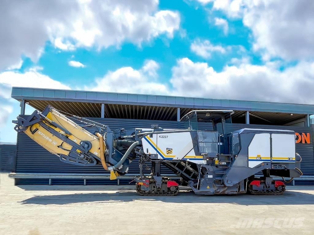 Wirtgen W 220 FI Asfalta dzesēšanas iekārtas