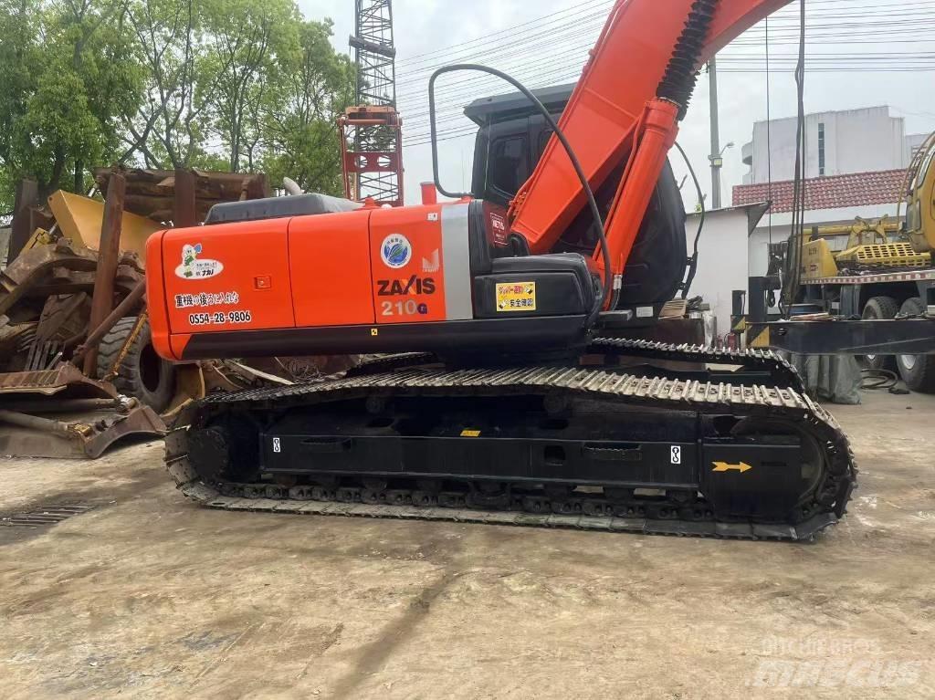Hitachi 210LC Kāpurķēžu ekskavatori