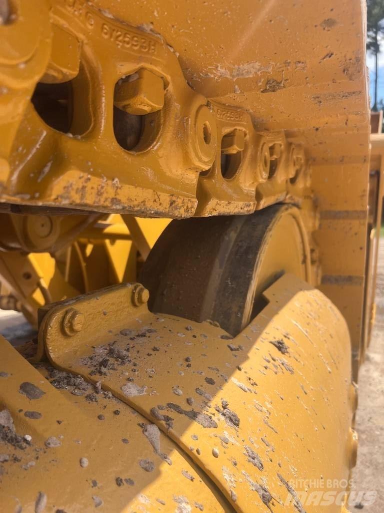 CAT 973 Kāpurķēžu iekrāvēji