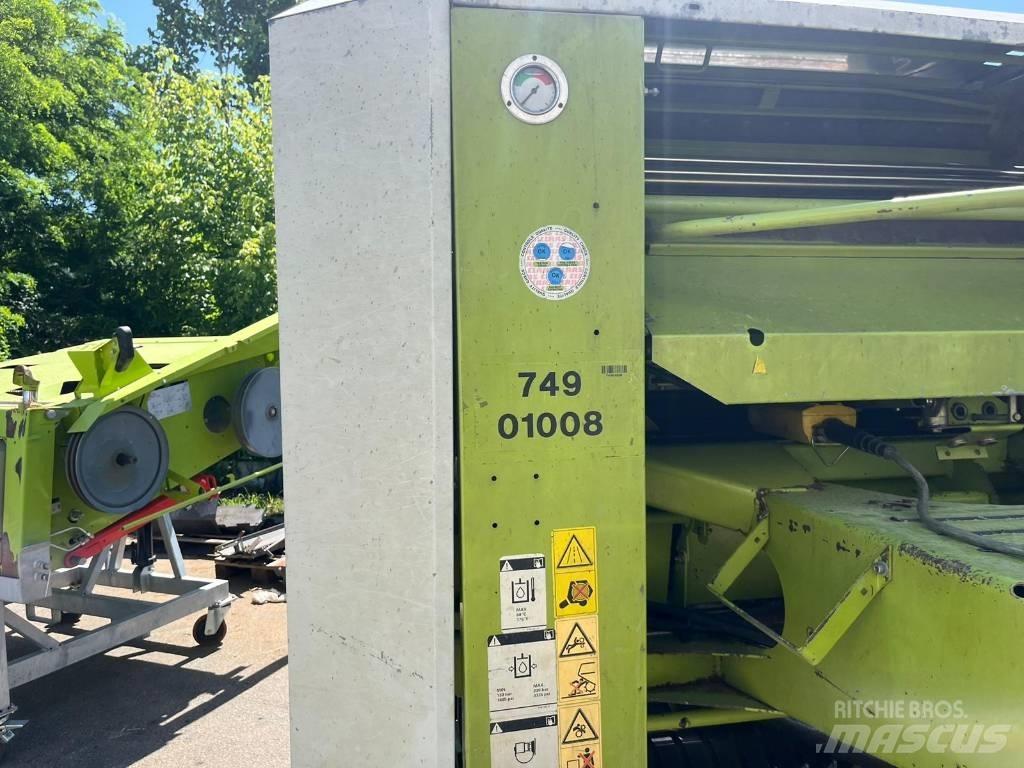 CLAAS Rollant 240 Rituļu preses