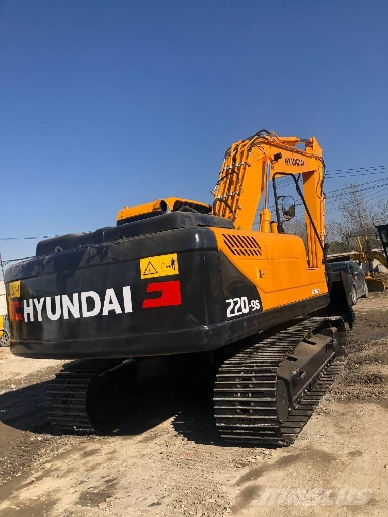 Hyundai 220-9s Kāpurķēžu ekskavatori