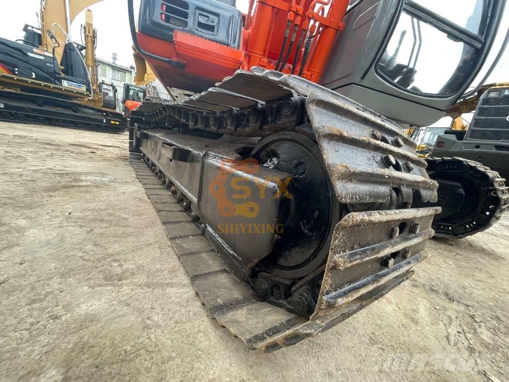 Hitachi EX 120 Kāpurķēžu ekskavatori