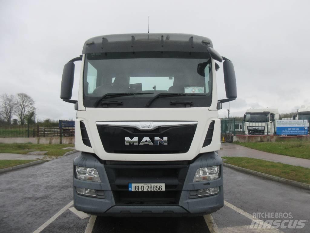 MAN TGS 32.400 Treileri ar āķi