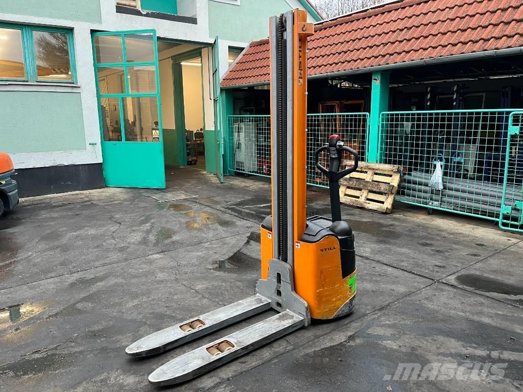 Still EGV12    V-4251 Pašgājēji krautnētāji