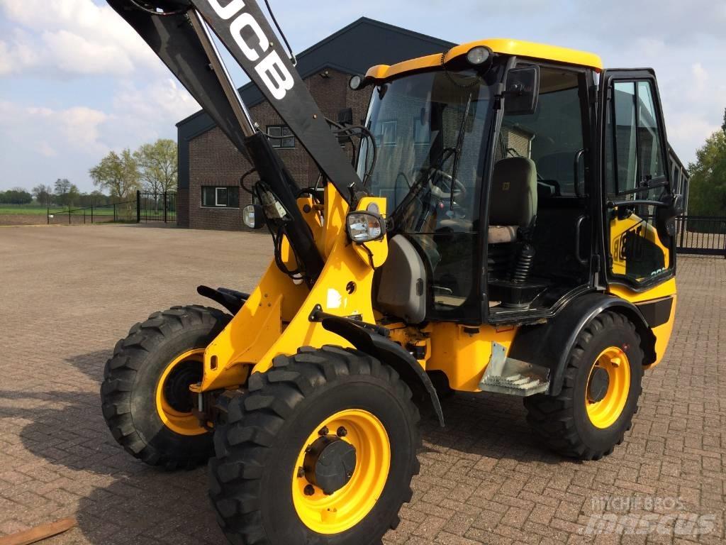 JCB 406 Iekrāvēji uz riteņiem