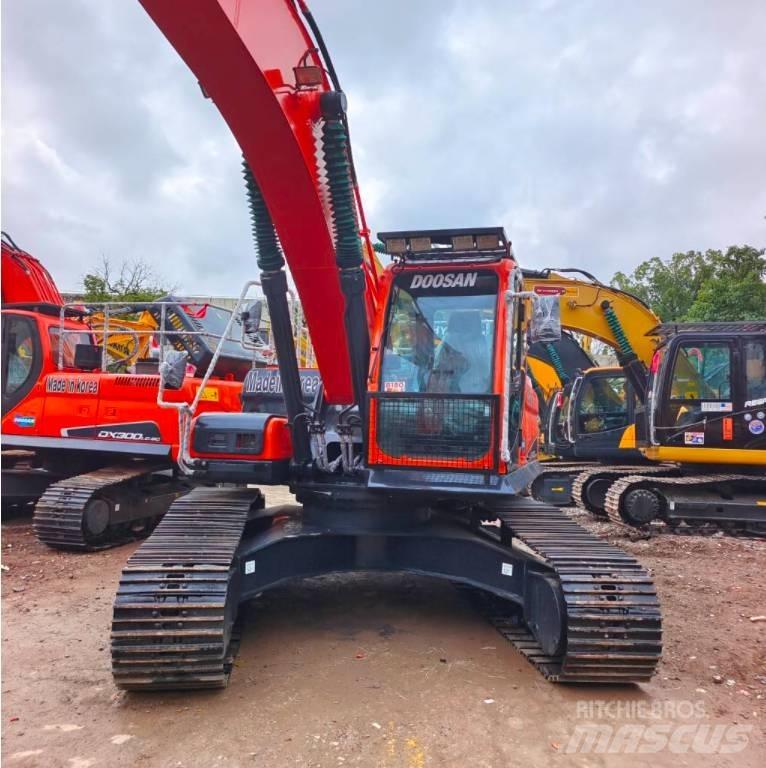 Doosan DX 300 LC Kāpurķēžu ekskavatori